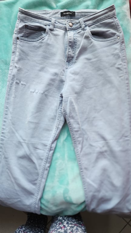 Focus Jeans — casual straight light blue jeans (Size 32, Good)