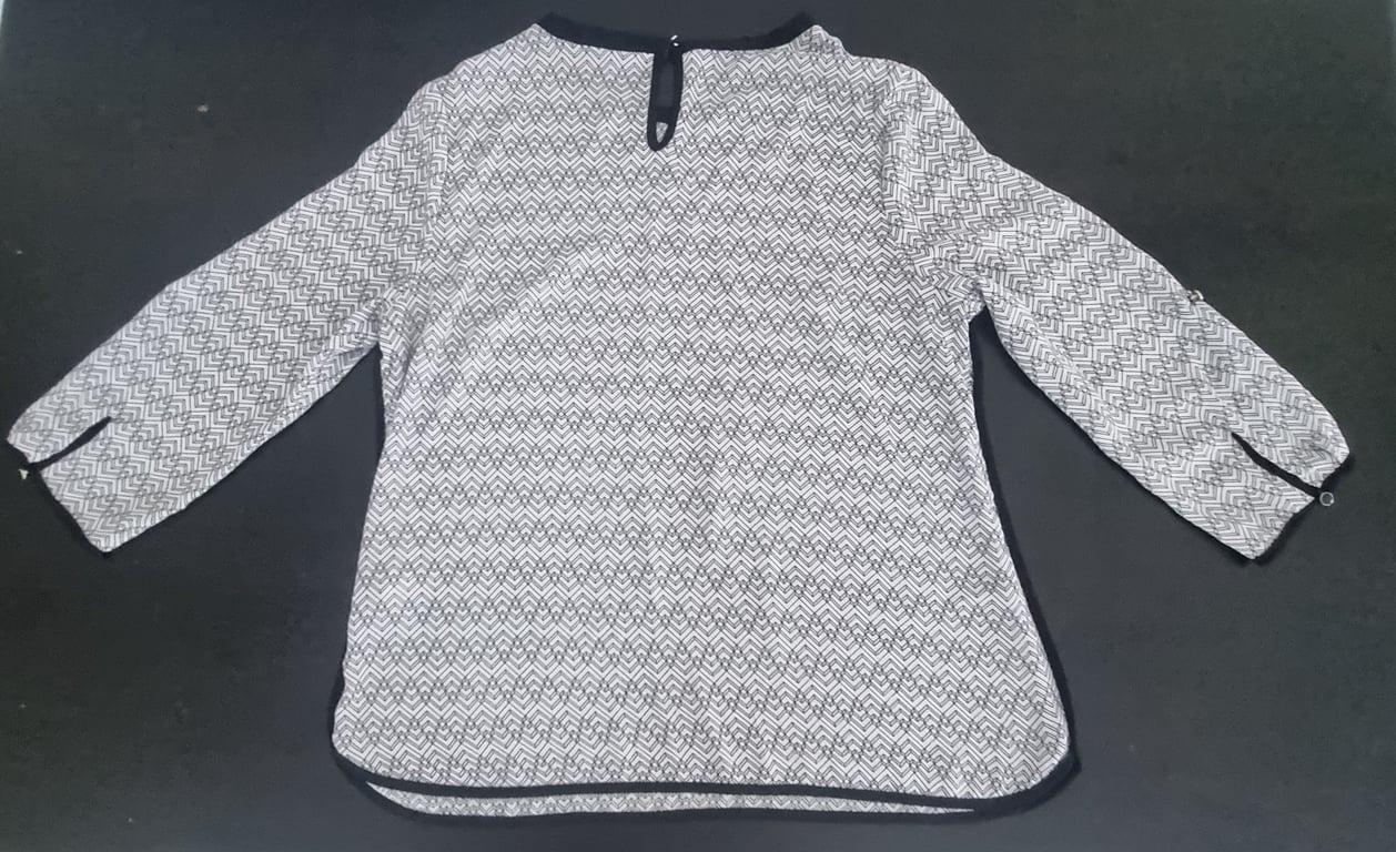 Max Fashion — Max Fashion-Women’s lightweight long-sleeve patterned blouse (Size M, Like new)
