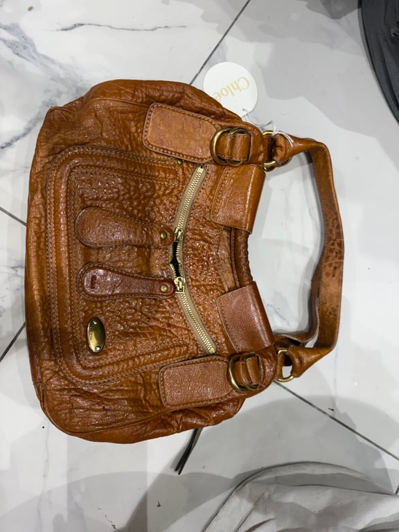 Chloe — Chloe Handbag wih tag. (Good)