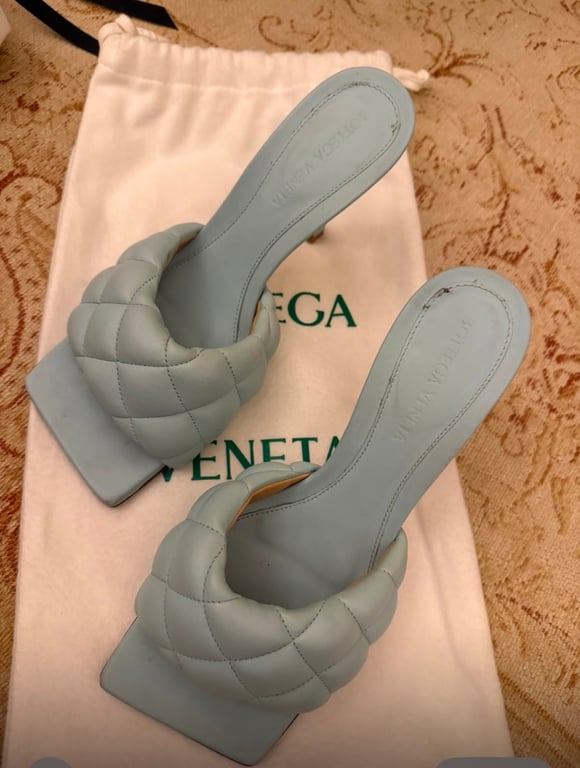 Bottega Veneta — Bottega Veneta Leather Mules (Size EU 35.5, Good)