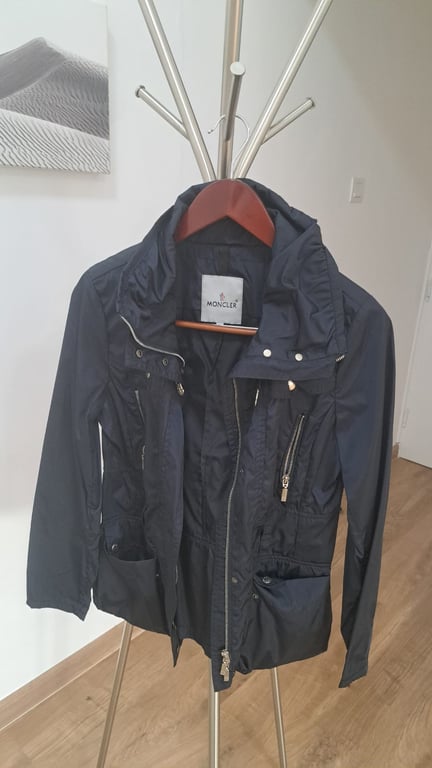 Moncler — Moncler Navy Lightweight Jacket – Good (M/38) (Size M, Good)