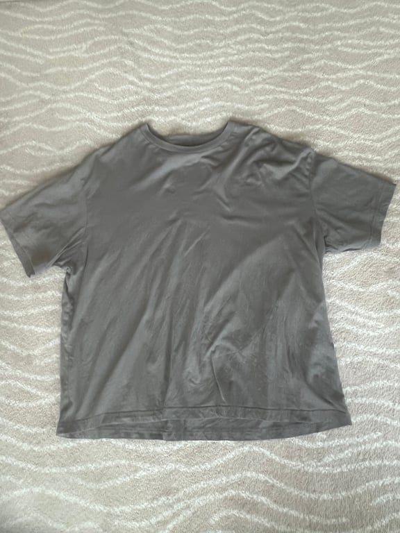 H&M — H&M Grey Crew Neck T-Shirt, Size XL (Size XL, Good)