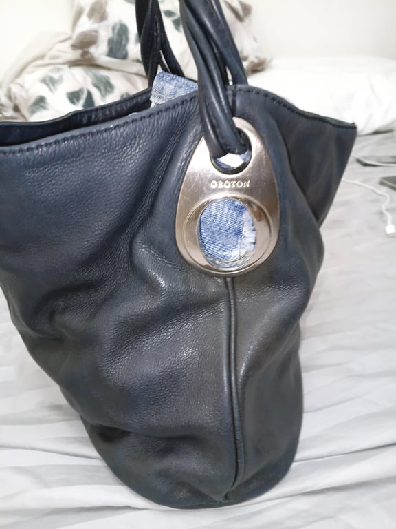 Oroton — Oroton hobo bag (Good)