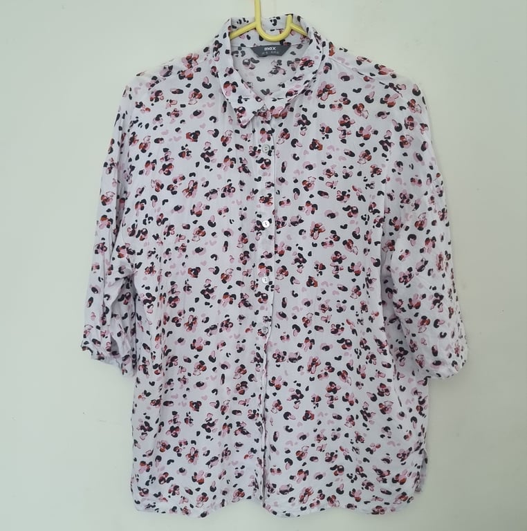 Max Fashion — Max Fashion -I'm selling a light pink floral button-up (Size M, Good)