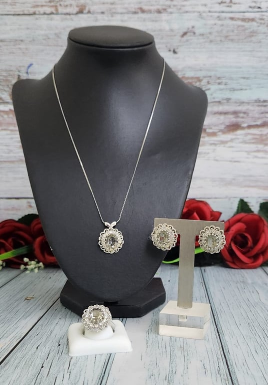 Hajmaal — vintage greenish grey gemstone set in silvertone setting (Size One Size, Like new)