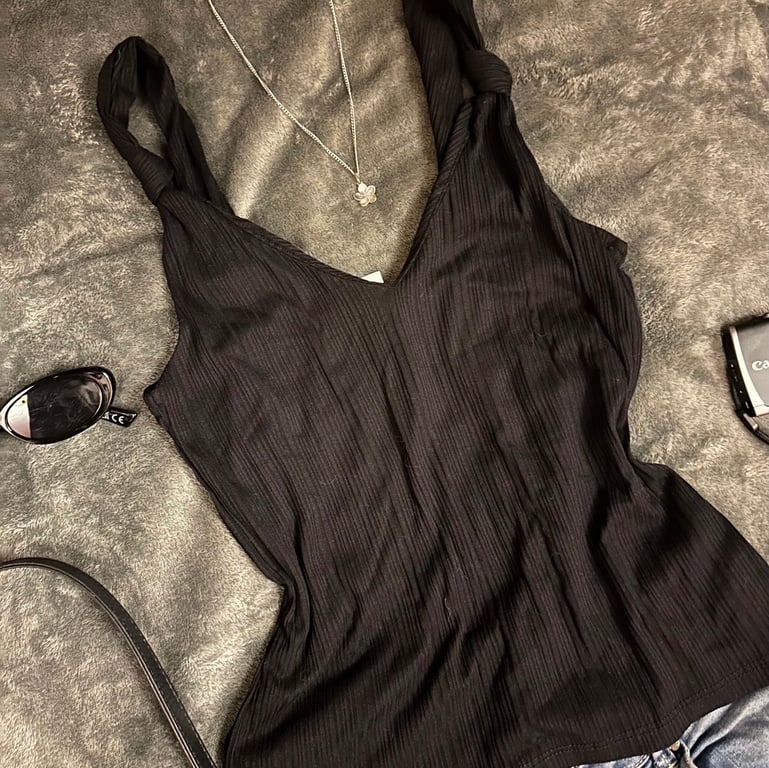 H&M — H&M navy blue ribbed pattern tank top (Size XS, Like new)