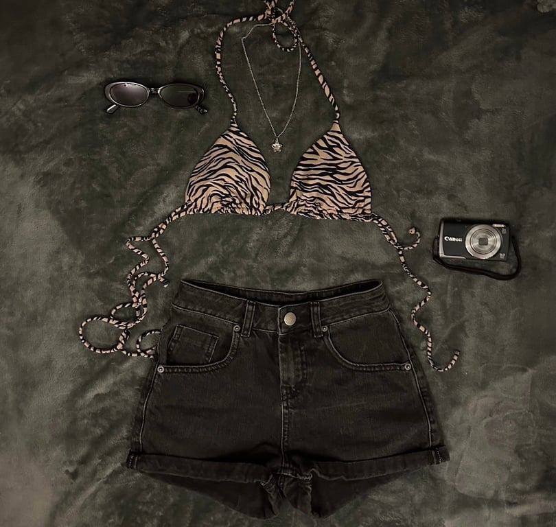 Other — Black mid rise denim shorts (Size XS, Like new)