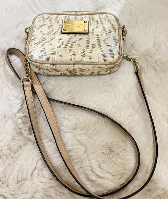 Michael Kors — Michael Kors small bag (Size Small, Fair)