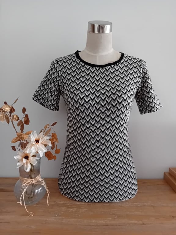 Reserved — Reserved Black & White Chevron Short Sleeve Top Size S (Size S, Like new)