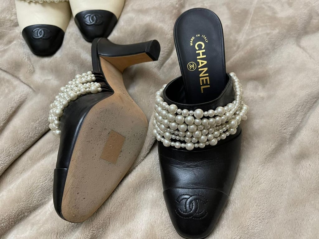 Chanel — Chanel Pearl Embellished Mules (Size EU 37.5, Like new)