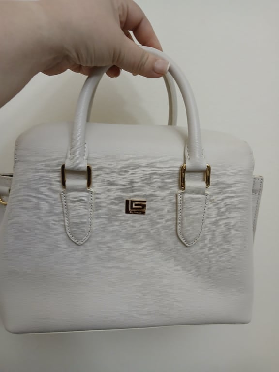 Guy Laroche — Guy Laroche White Handbag - Like New Condition (Size One Size, Like new)