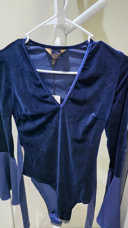 Lipsey London — Lipsey London Velvet Blue V-Neck Long Sleeve Top XS (Size XS, Like new)