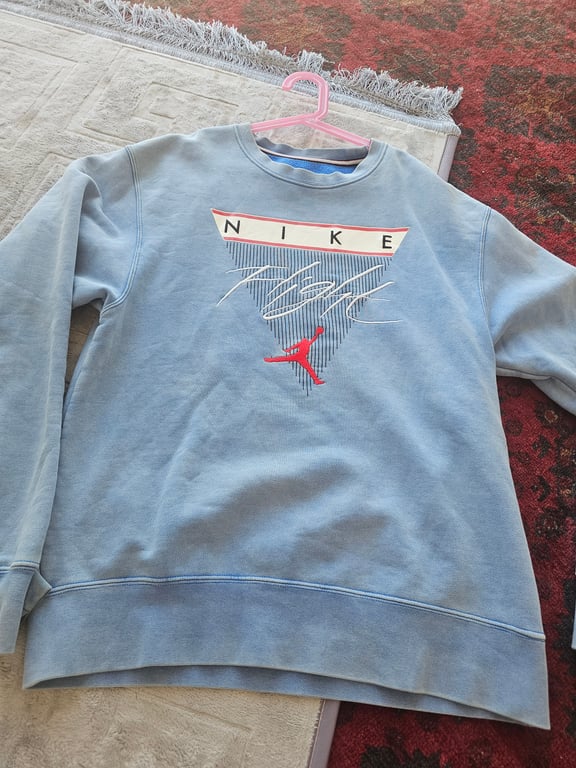 Nike — Nike jordan sweater (المقاس S, شبه جديد)