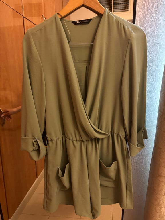 Zara — ZARA Women's Sage Green Ruched Drawstring Tunic Top (Like new)