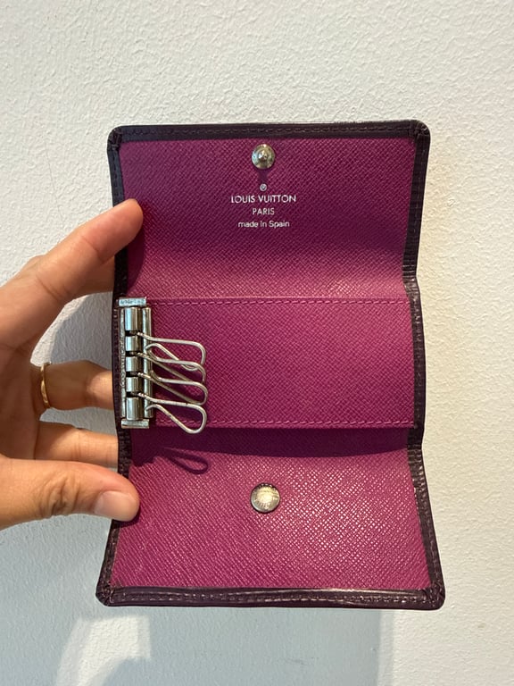 Louis Vuitton — Louis Vuitton 4 Key Holder (Size One Size, Fair)