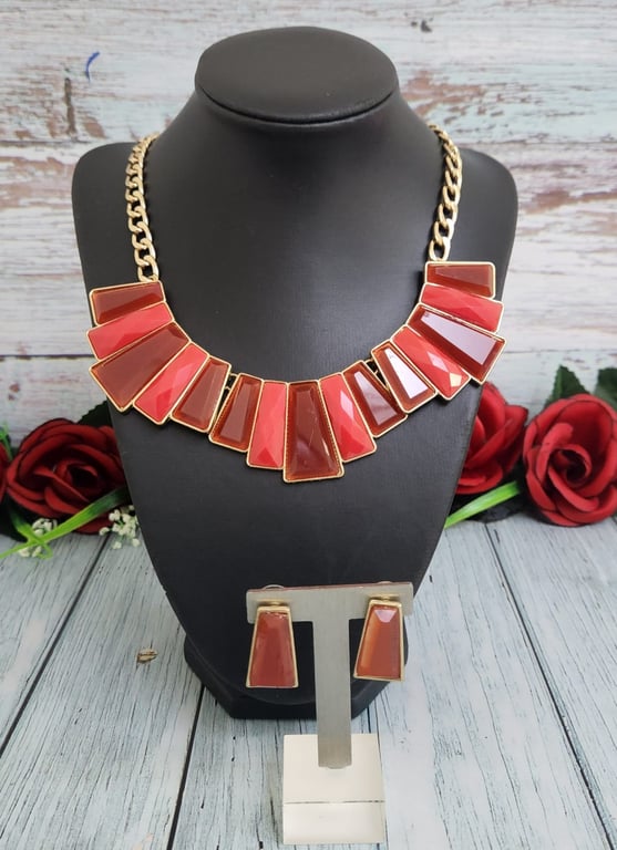 Hajmaal — vintage mixed red cabochon necklace (Size One Size, New without tags)
