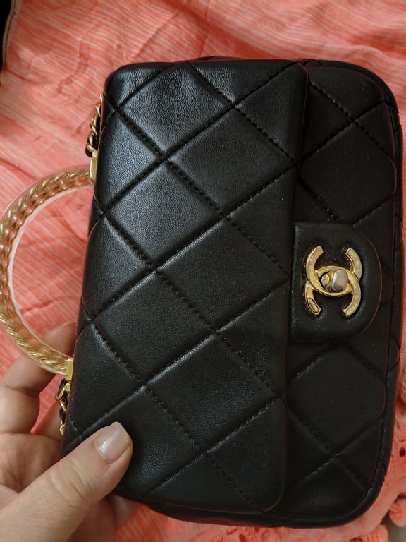 Other — Other Black Quilted Bag with Clear Top Handle (Size One Size, Fair)
