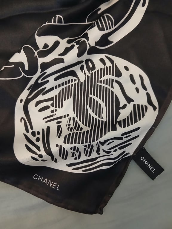 Chanel — Chanel Black & White Silk Scarf (Size One Size, Like new)
