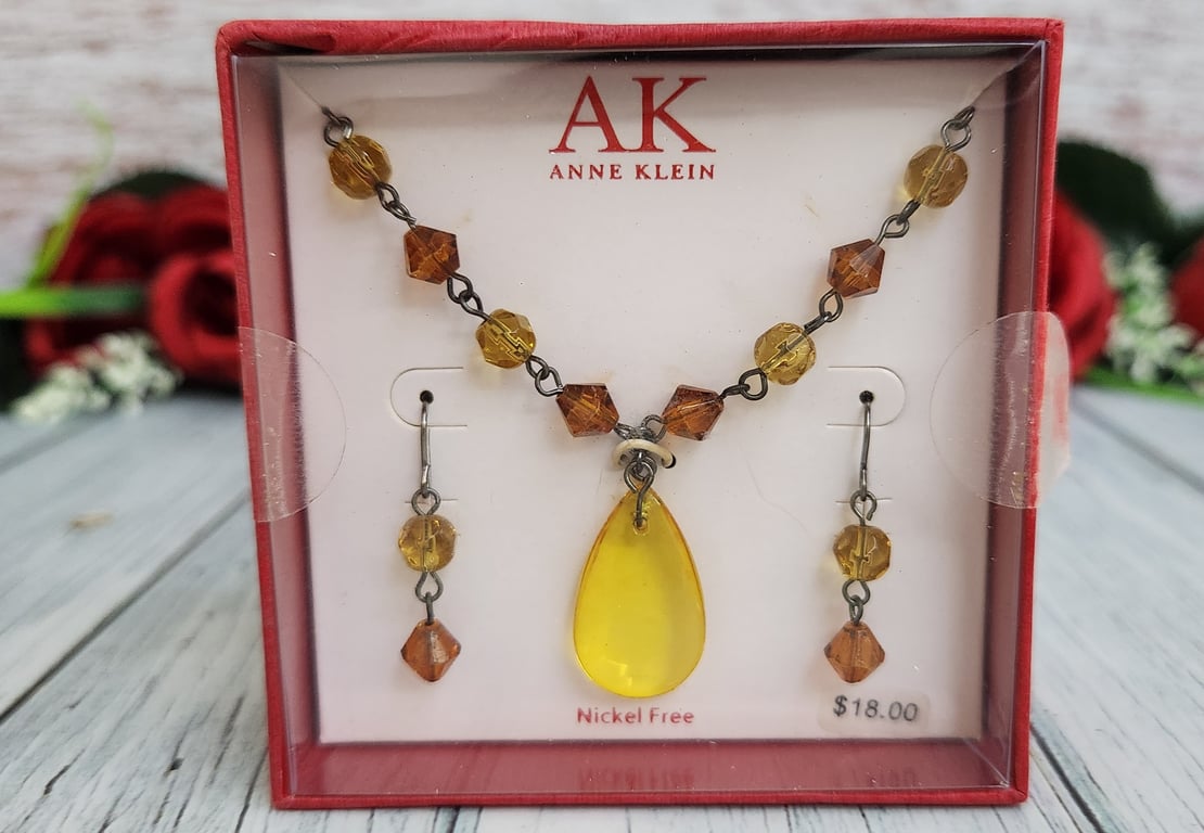 Anne Klein — Anne Klein  vintage boxed bead necklace and earring (Size One Size, Like new)