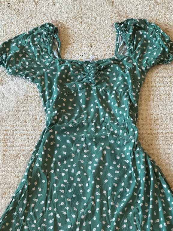 Cropp — Cropp Floral Print Green Mini Dress (Size M, Like new)