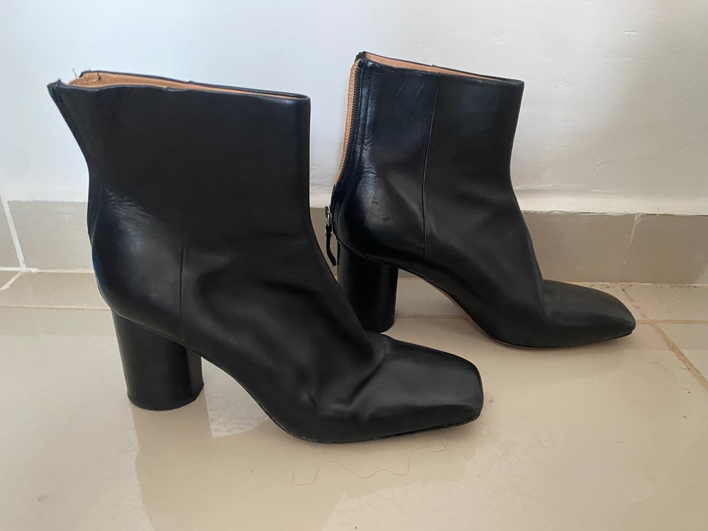 Arket — Arket  ITALIAN LEATHER BOOTS (Size EU 40, Good)