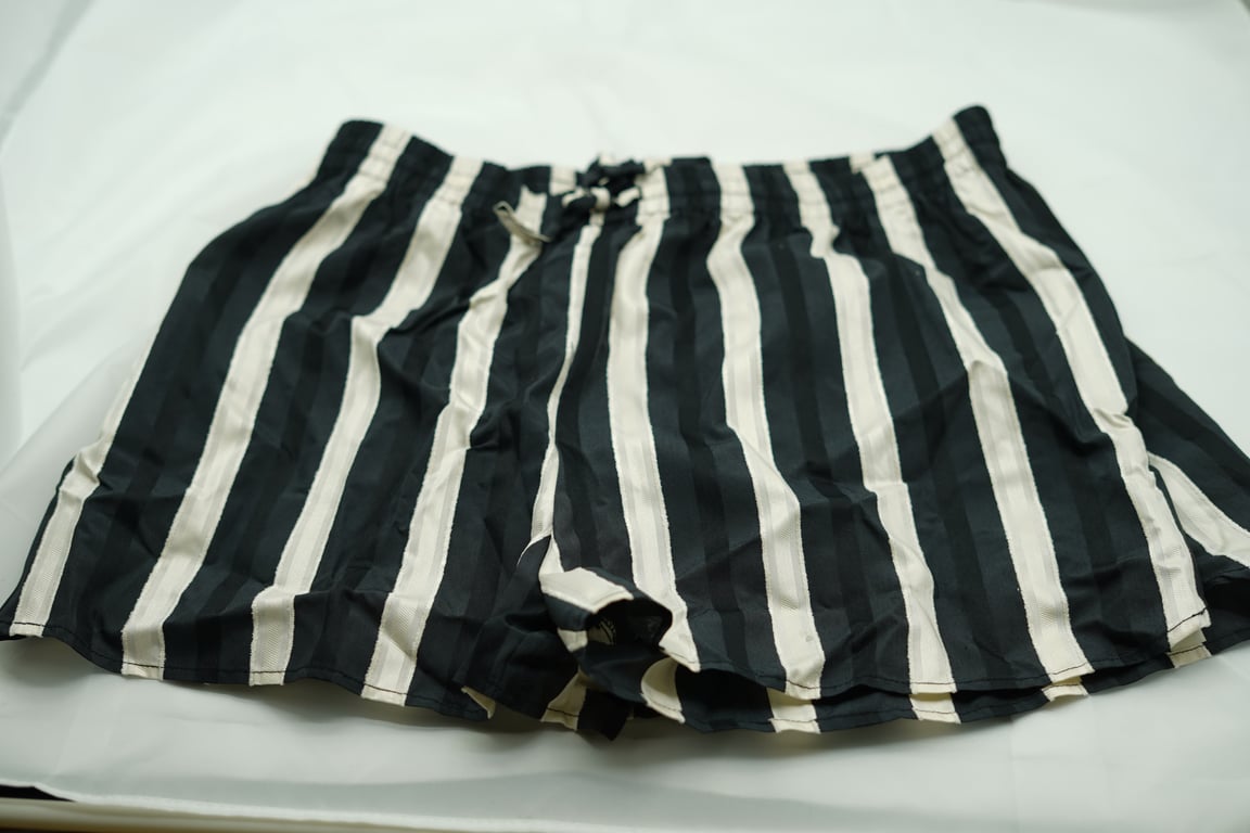 H&M — H&M  Dobby-weave shorts (Size M, New with tags)