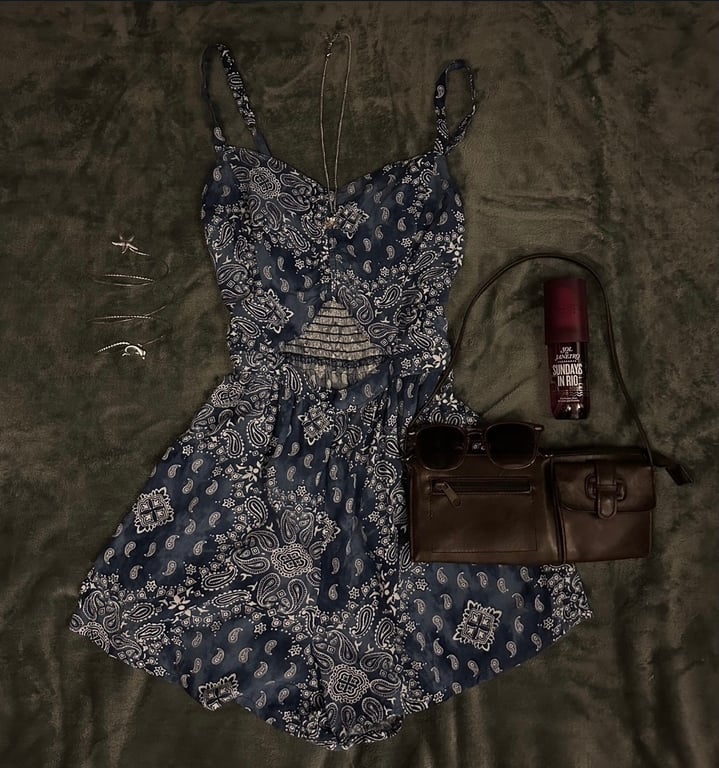 Forever 21 — Paisley Pattern Romper (Size XS, Like new)