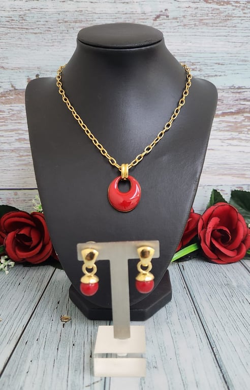 Hajmaal — vintage crown Trifari red enamel necklace with Monet earng (Size One Size, Good)