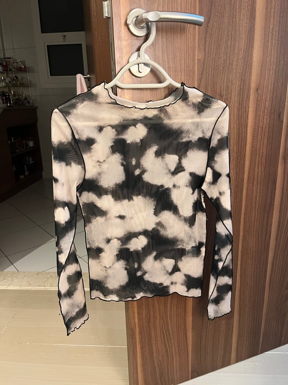 PrettyLittleThing — PrettyLittleThing Marble Print Mesh Top (Size S, Like new)