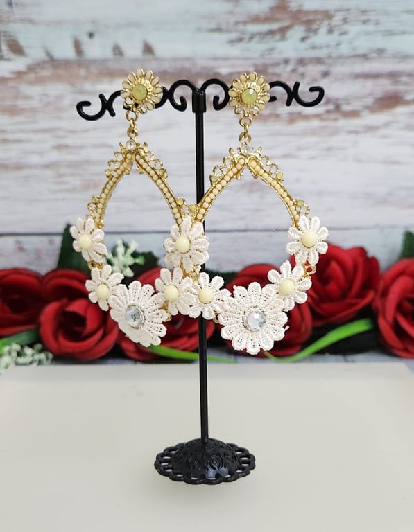 Hajmaal — vintage floral lace large earrings. (Size One Size, New without tags)