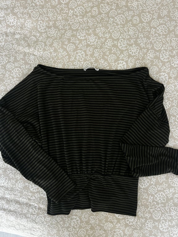 Bershka — Bershka off the shoulder top (Size S, Like new)