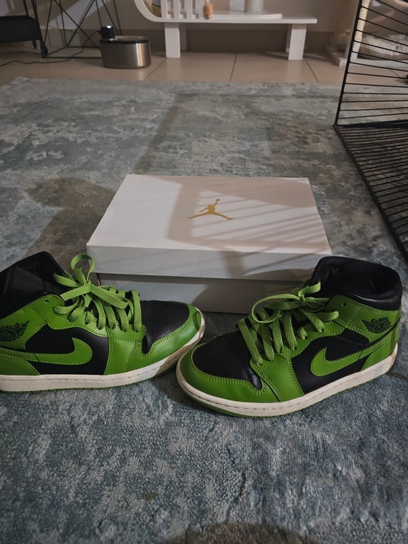 Jordan — Jordan Mid 1 (Size EU 38, New without tags)