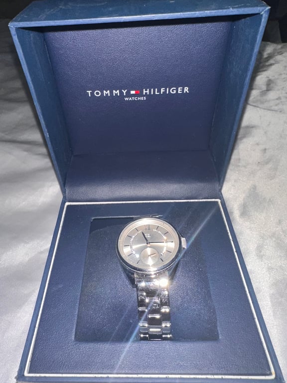 Tommy Hilfiger — Tommy Hilfiger Women's Silver-Tone Watch (Size One Size, Good)