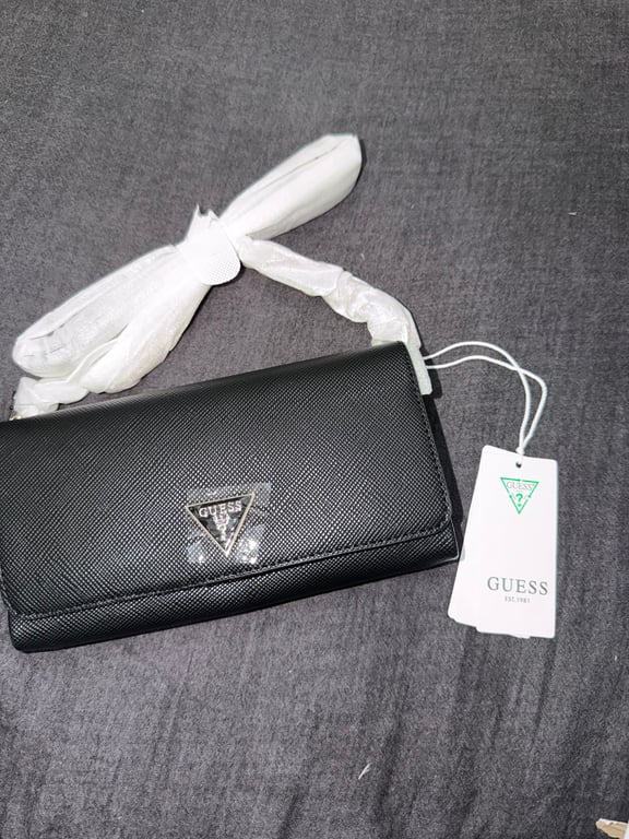 Guess — Guess Wallet on Chain Noelle (Size One Size, New with tags)