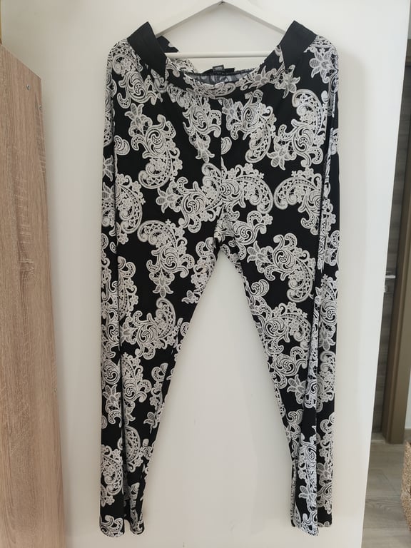 Brands For Less — Brands For Less Pants (Size L, Like new)