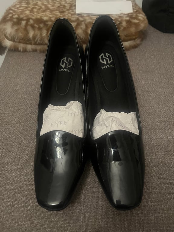 Unknown — Women's Black Patent Leather Heels - EU 40 (Size EU 40, Like new)