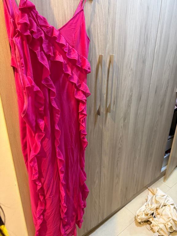 Shein — Shein Ruffle Detail Maxi Dress (Size M, Good)
