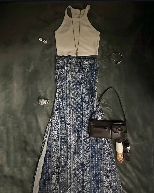 Joe Benbasset — Paisley Print maxi skirt with slits (Size XS, Like new)