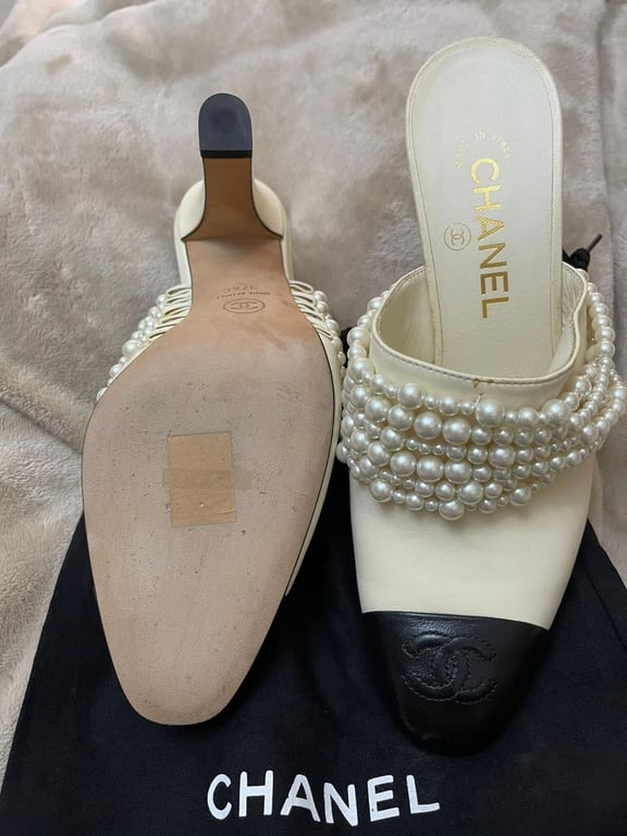 Chanel — Chanel Pearl Embellished Mules EU 38 (Size EU 38, Like new)