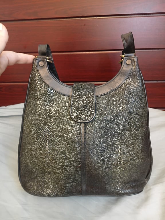 Other — Stingray Shoulder Bag (Size One Size, Fair)