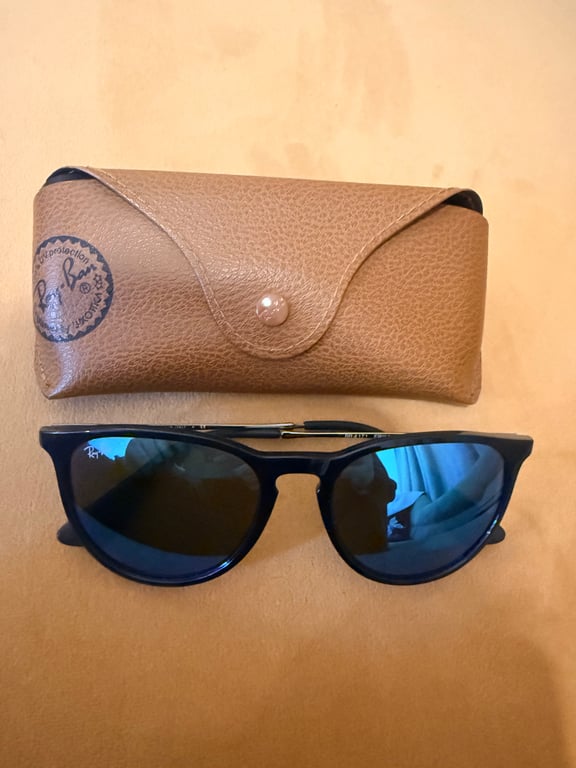 Ray-Ban — Ray-Ban Round Blue Mirrored Sunglasses (Good)