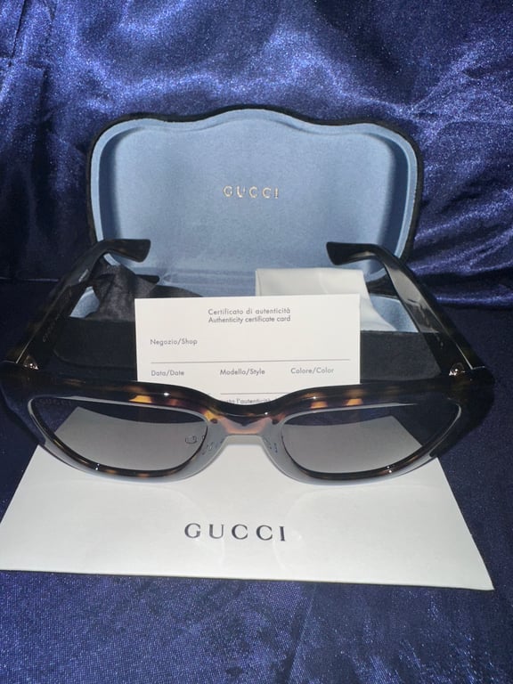 Gucci — Gucci Tortoiseshell Cateye Sunglasses (Size One Size, Like new)