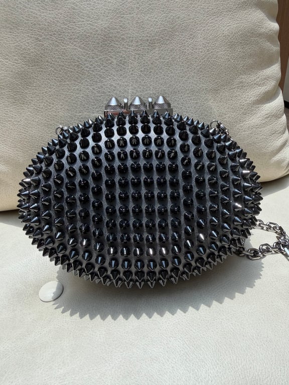 Christian Louboutin — Christian Louboutin Mina Clutch (Like new)