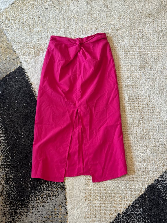 Other — Fuchsia Pink Twist Front Midi Skirt (Size S, Good)