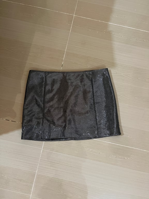 H&M — H&M Black Shimmer Mini Skirt (Size S, Good)