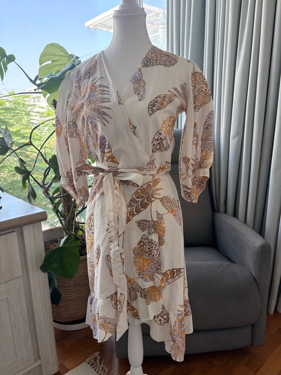 Massimo Dutti — Massimo Dutti Floral Print Wrap Dress (Size 38, Good)