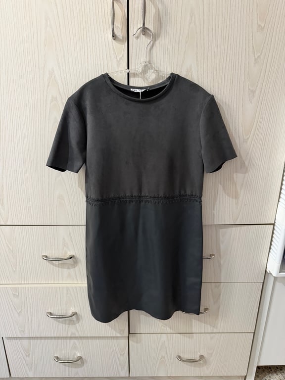 Zara — Zara Black Short Sleeve Mini Dress (المقاس S, جديد مع الملصق)