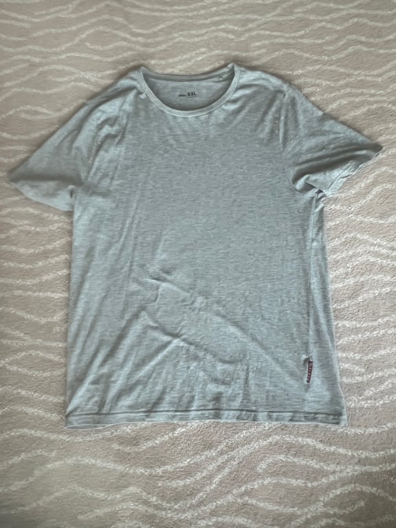 Other — Other XXL Light Grey T-Shirt (Size XXL, Good)