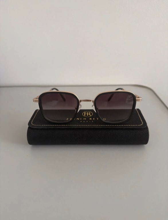 French Connection — Sunglasses French Retro (Size One Size, New without tags)