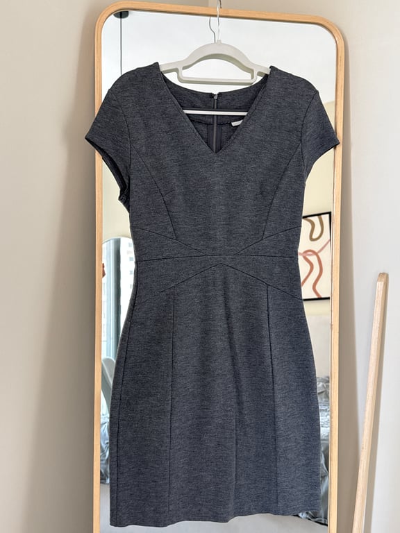 No find — Halogen Grey Slim Cut Dress V-Neck Size 4P (Size S, Good)